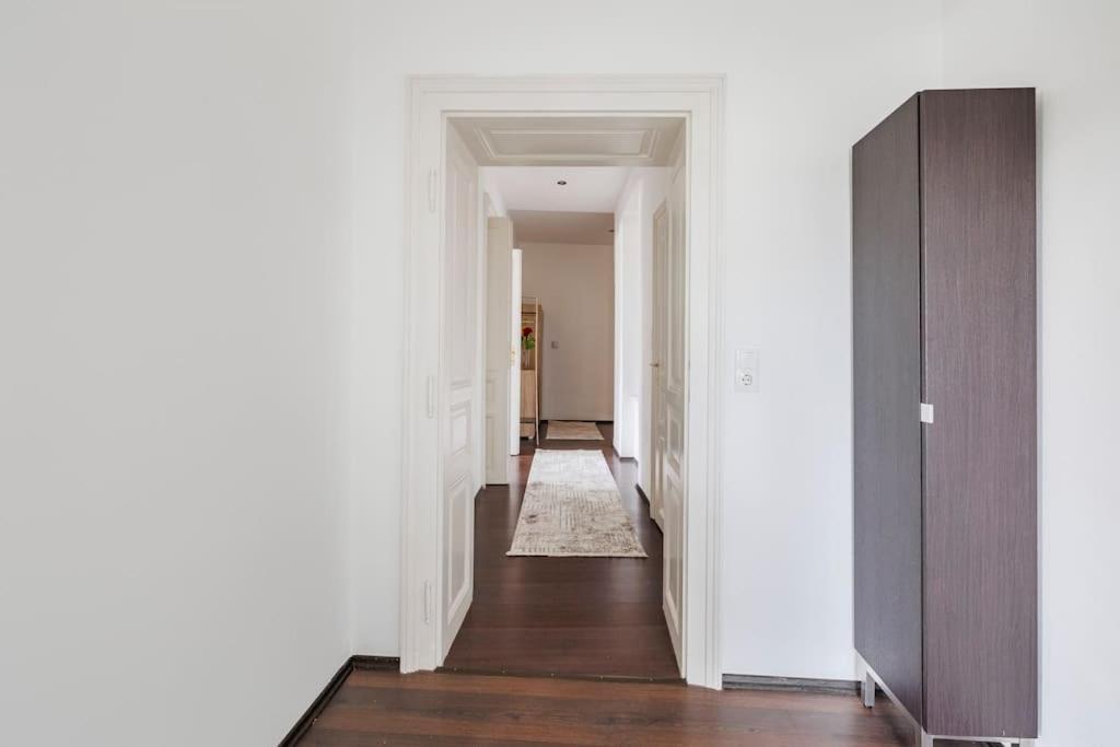 Charming Spacious Apartment Vienna Exterior photo